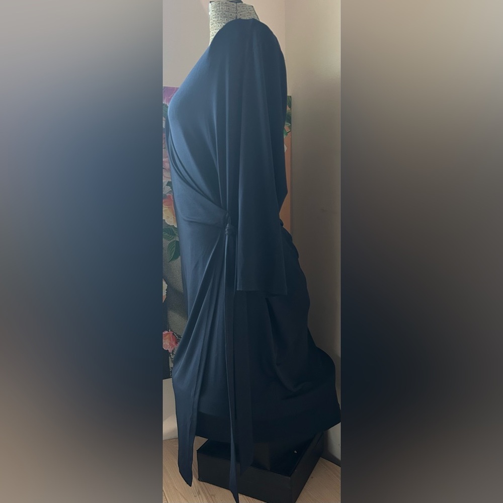 NWOT LIMITED FAUX WRAP NAVY BLUE 3/4 SLEEVE DRESS. FLATTERING ON ALL BODY TYPES - Picture 3 of 7